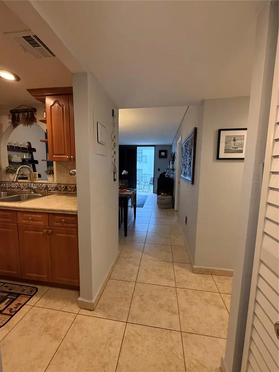 401 Ocean Dr #324, Miami Beach, FL 33139 - #2