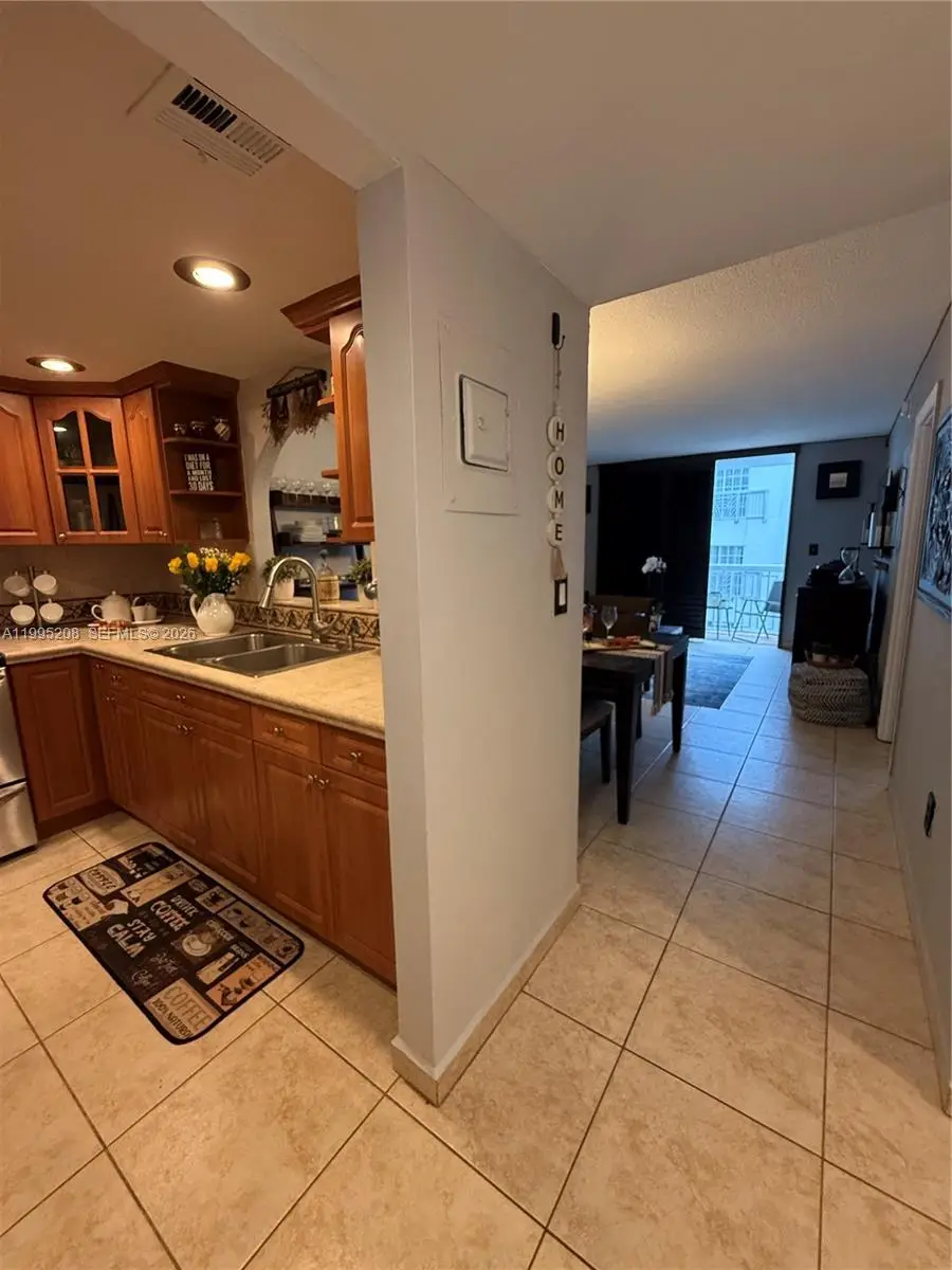 401 Ocean Dr #324, Miami Beach, FL 33139 - #3