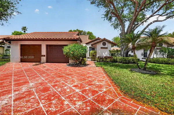 6141 SE Sunny Pointe Cir, Delray Beach, FL 33484