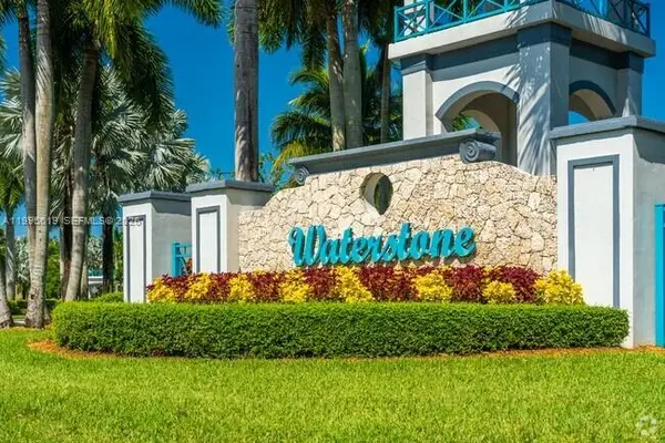 2402 NE 41st Pl, Homestead, FL 33033