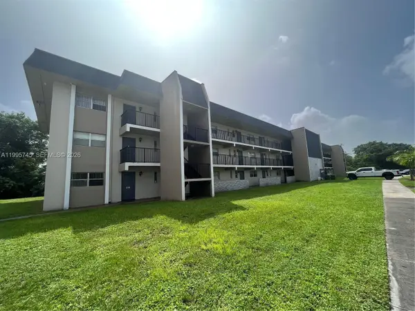 7820 S Colony Cir S #301, Tamarac, FL 33321