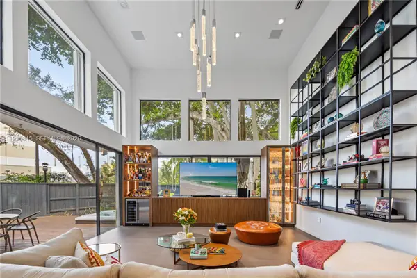 4002 Kumquat Ave, Miami, FL 33133