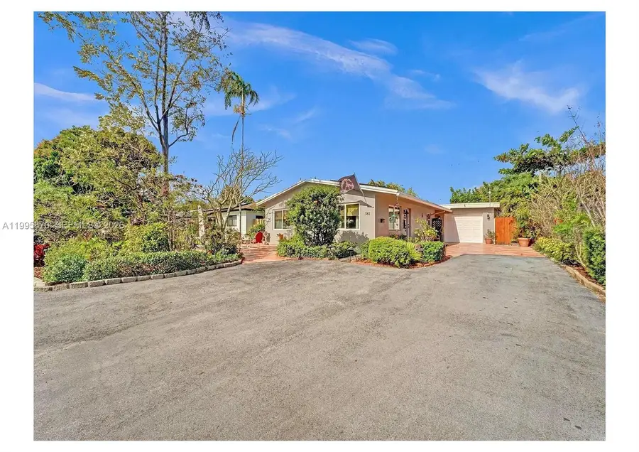 381 NE 42nd St, Oakland Park, FL 33334 - #2