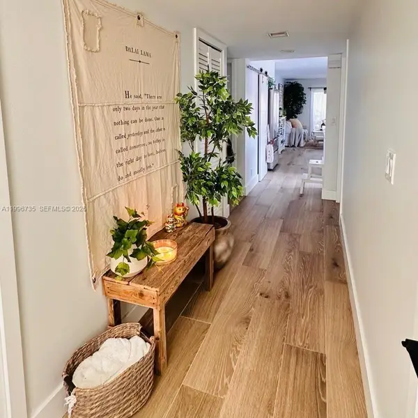 223 Lakeview Dr #204, Weston, FL 33326