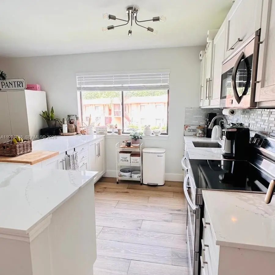 223 Lakeview Dr #204, Weston, FL 33326 - #3