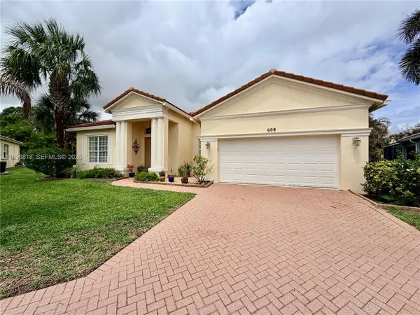 608 SW Chesapeake Ct, Port St Lucie, FL 34986