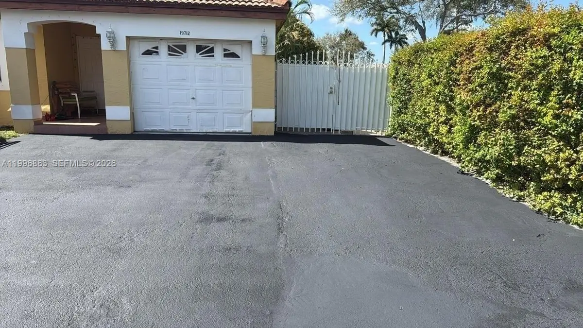 19712 NW 82nd Pl, Hialeah, FL 33015 - #1