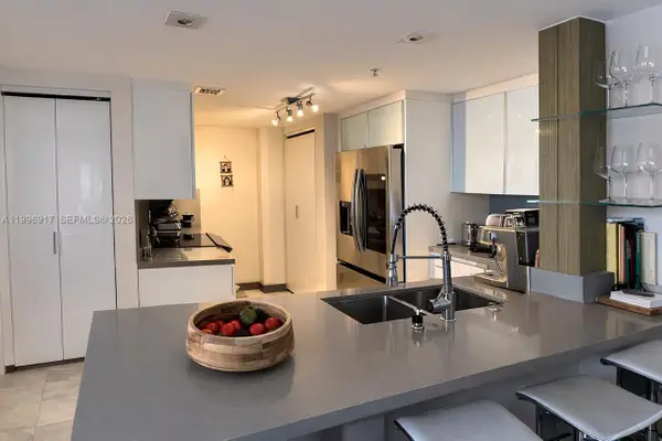 701 Brickell Key Blvd #1611, Miami, FL 33131