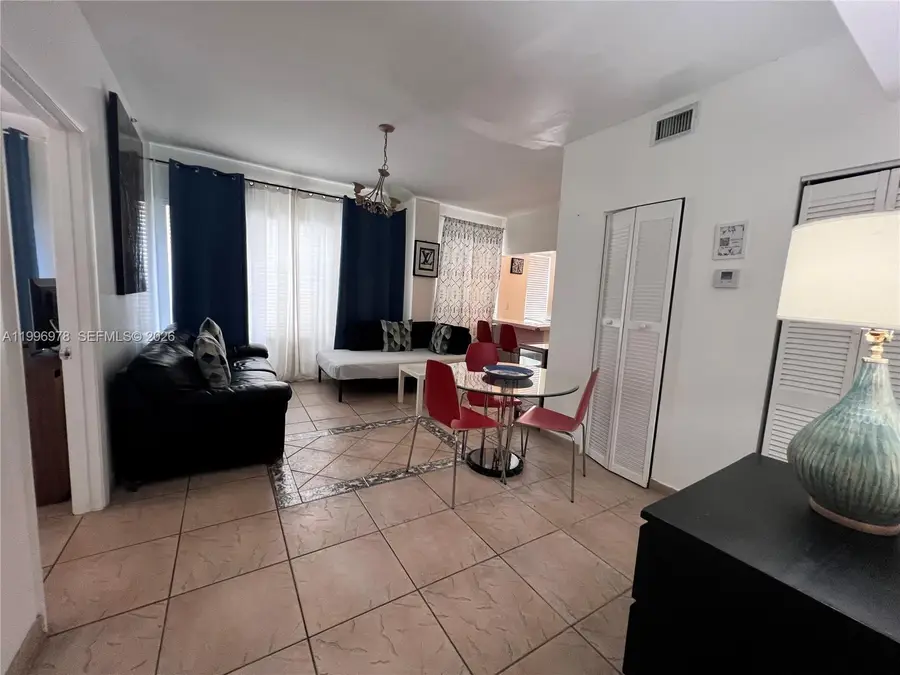 918 Ocean Dr #302, Miami Beach, FL 33139 - #3