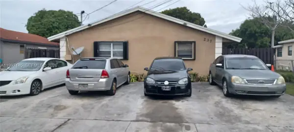 237 SW 5th St, Deerfield Beach, FL 33441