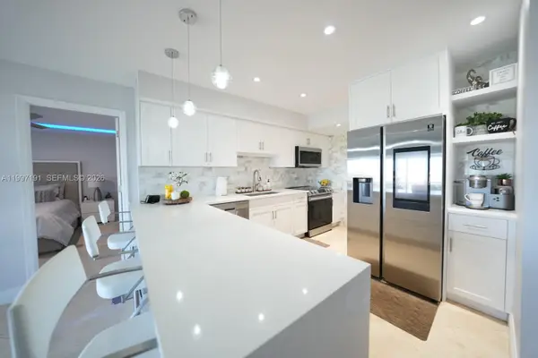 200 Diplomat Pkwy #827, Hallandale Beach, FL 33009