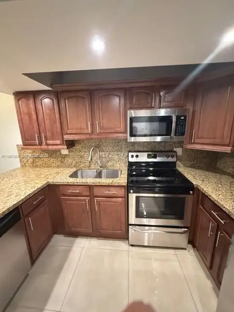 100 Lakeview Dr #115, Weston, FL 33326 - #2