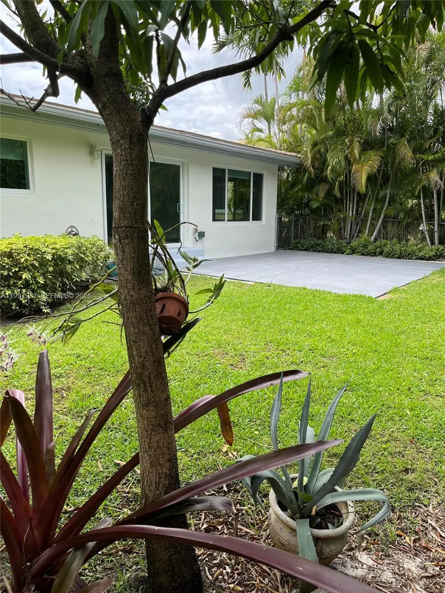 323 Velarde Ave, Coral Gables, FL 33134 - #3