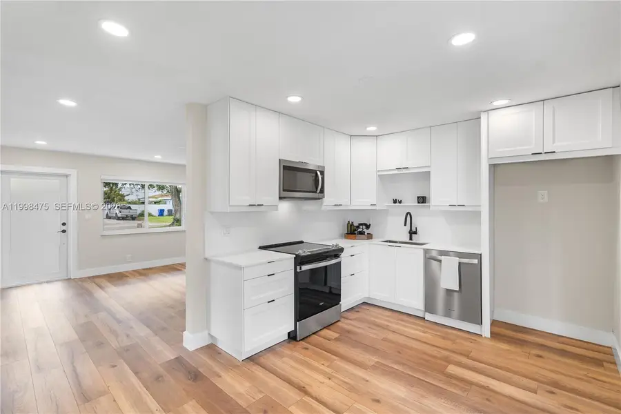 6881 Harding St, Hollywood, FL 33024 - #3