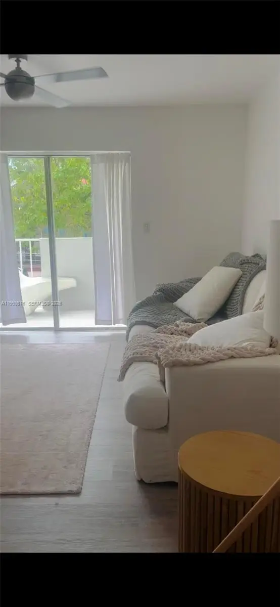 240 Collins Ave, Miami Beach, FL 33139