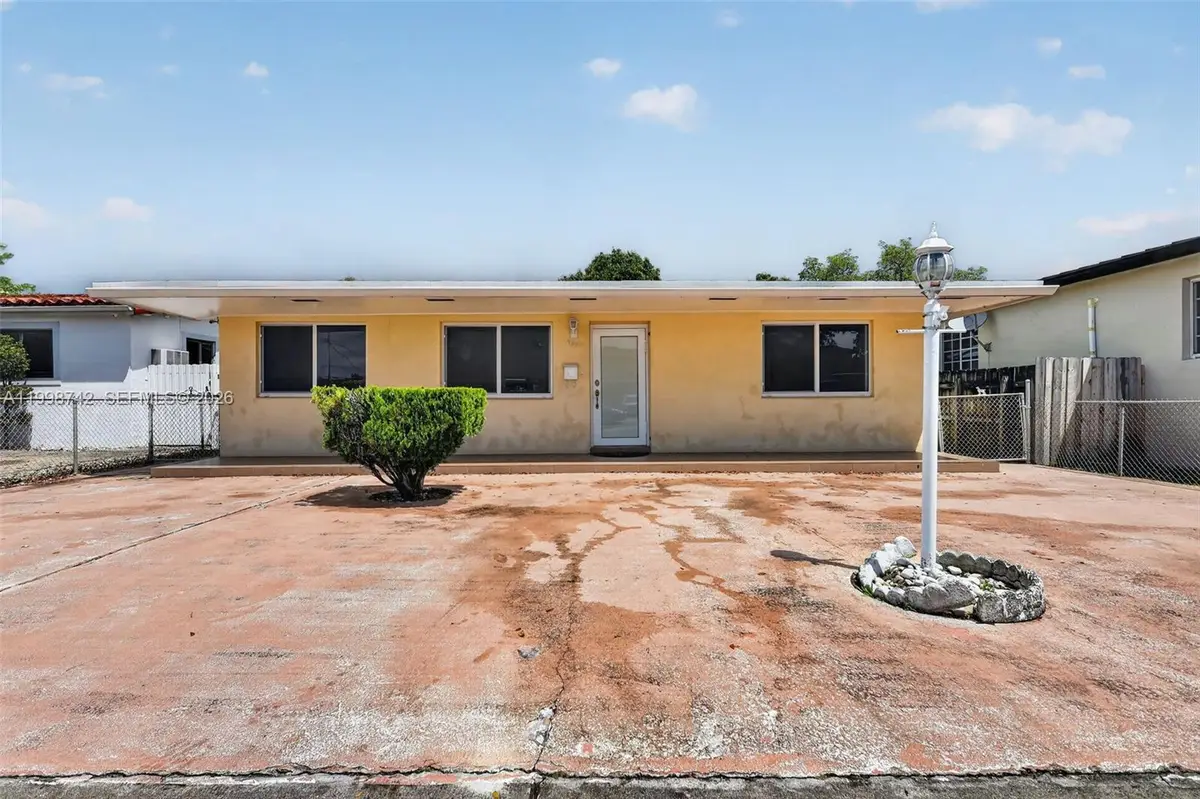 733 W 33rd St, Hialeah, FL 33012 - #1