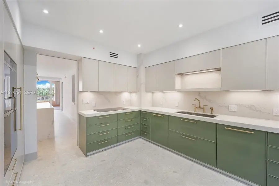 737 Crandon Blvd #301, Key Biscayne, FL 33149 - #2