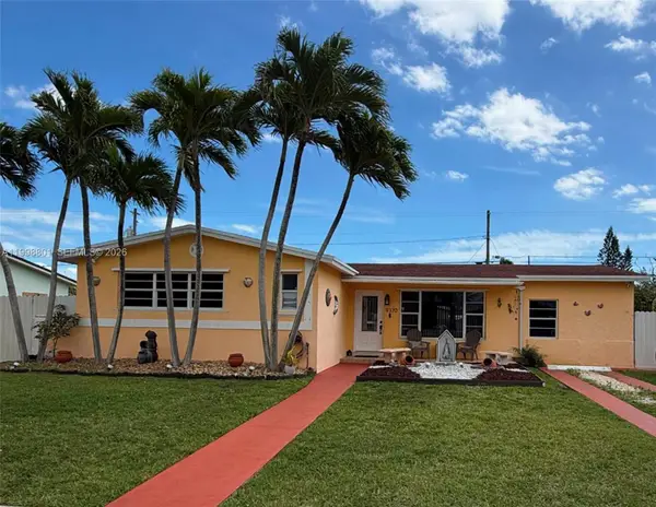 9370 Martinique Dr, Cutler Bay, FL 33189