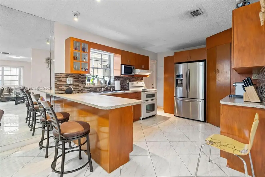 847 W 34th St, Hialeah, FL 33012 - #2