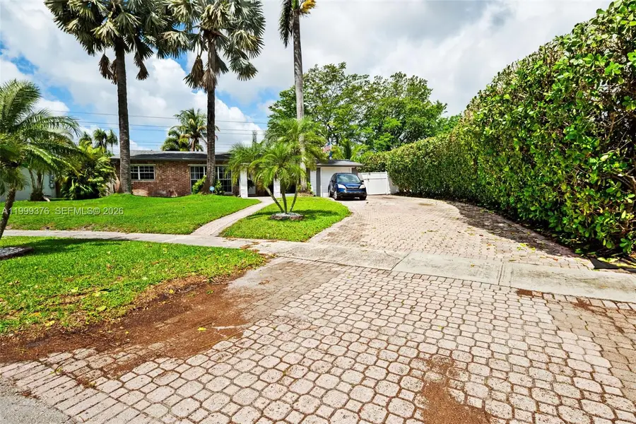 911 SW 51st Ave, Plantation, FL 33317 - #2