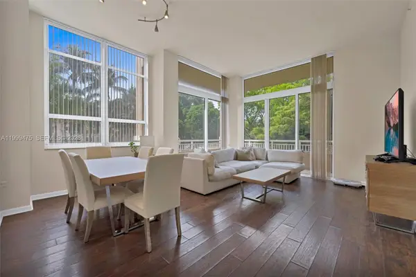 19501 W Country Club Dr #208, Aventura, FL 33180