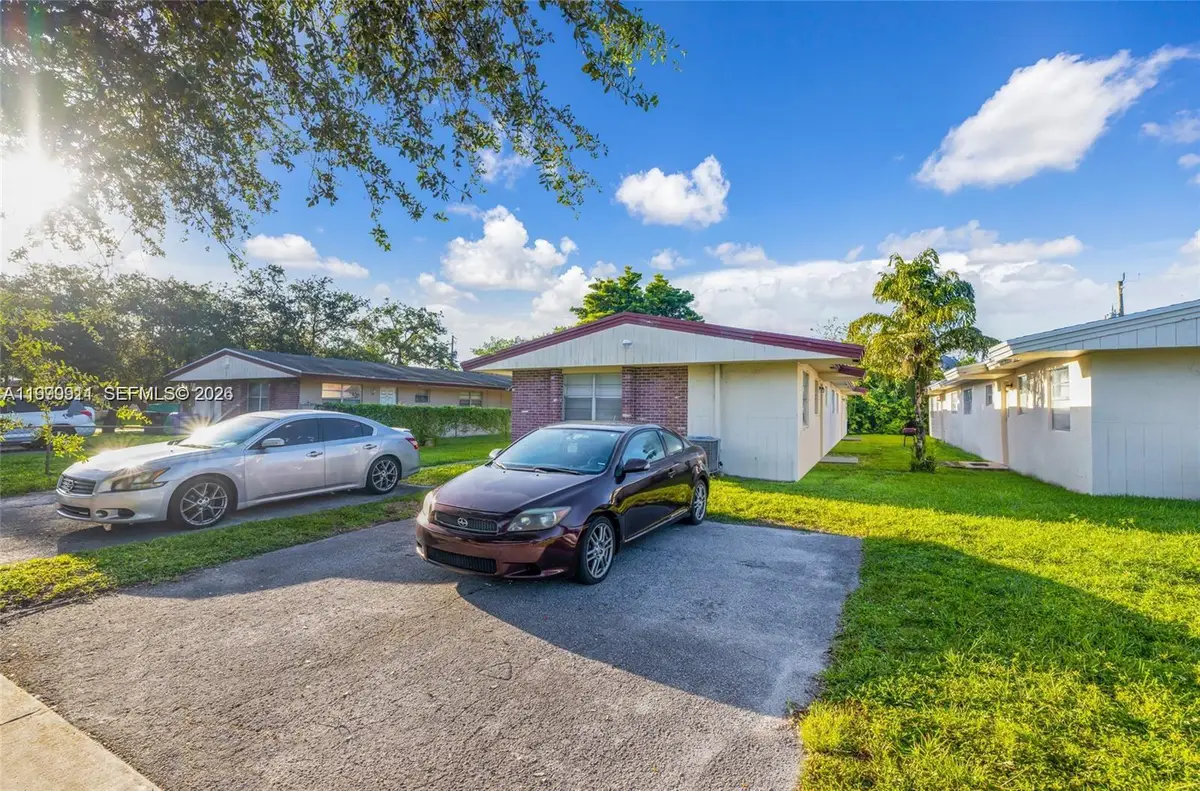5706 Lincoln St, Hollywood, FL 33021 - #1