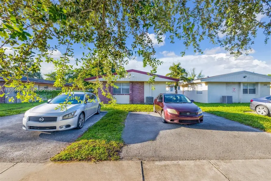 5706 Lincoln St, Hollywood, FL 33021 - #2