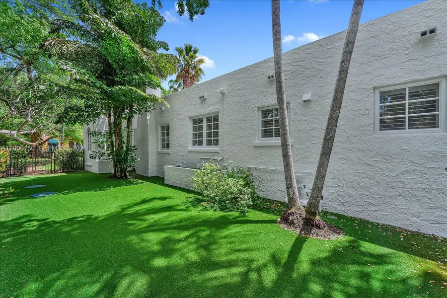 1102 Genoa St, Coral Gables, FL 33134 - #2