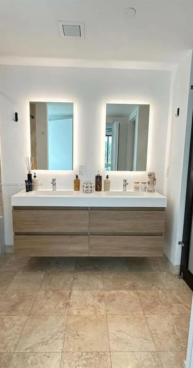 350 S Miami Ave #1702, Miami, FL 33130 - #2