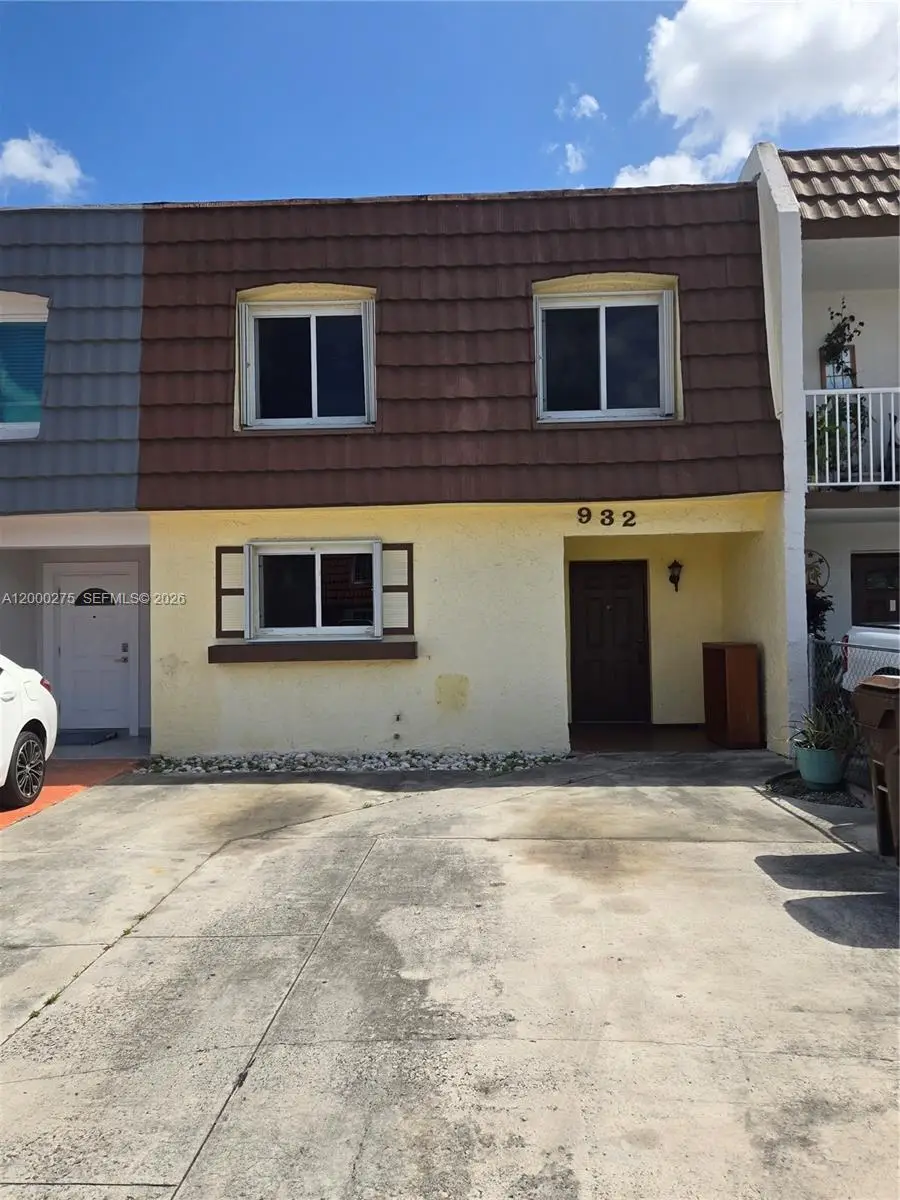 932 W 80th Pl, Hialeah, FL 33014 - #1