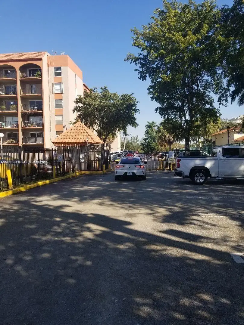 5201 NW 7th St #609W, Miami, FL 33126 - #1