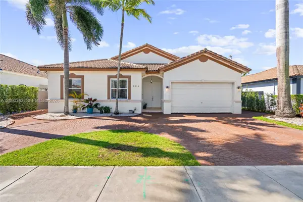 8914 NW 168th St, Miami Lakes, FL 33018