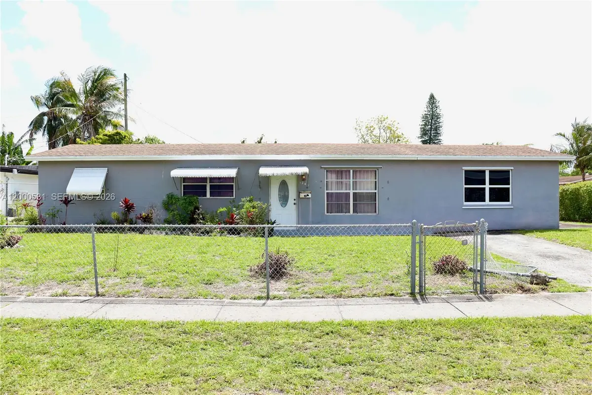 1240 NE 214th St, Miami, FL 33179 - #1
