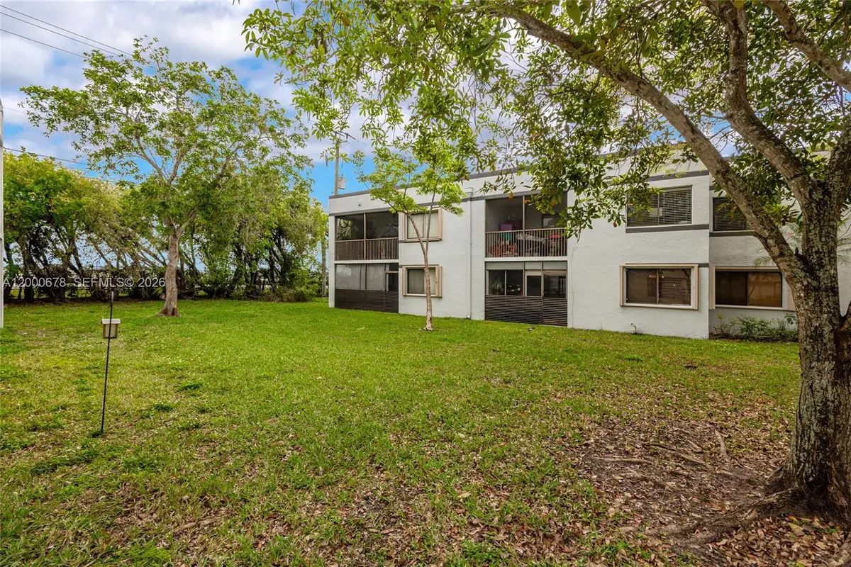 159 Lakeview Dr #102, Weston, FL 33326 - #1