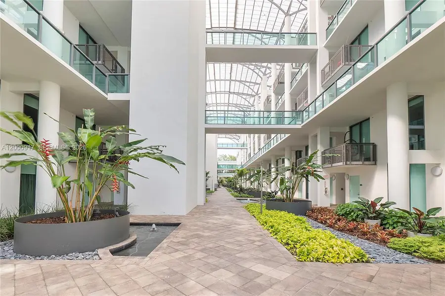 6000 Collins Ave #527, Miami Beach, FL 33140 - #2