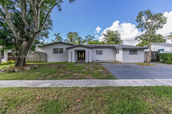 840 NE 182nd Ter, North Miami Beach, FL 33162