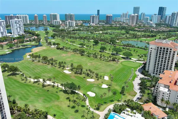 20301 W Country Club Dr #PH24, Aventura, FL 33180