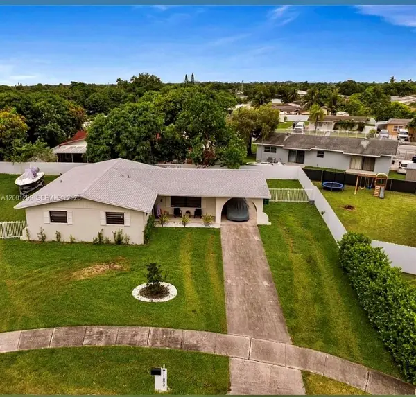 11893 SW 197th St, Miami, FL 33177