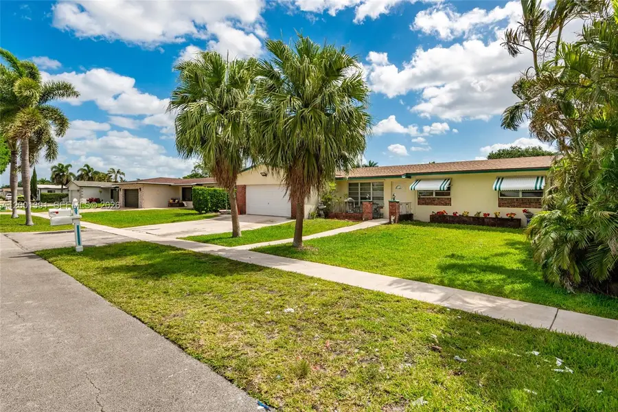 401 NW 93rd Ave, Pembroke Pines, FL 33024 - #2