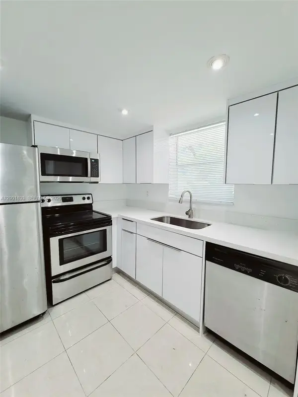 9375 Fontainebleau Blvd #L107, Miami, FL 33172