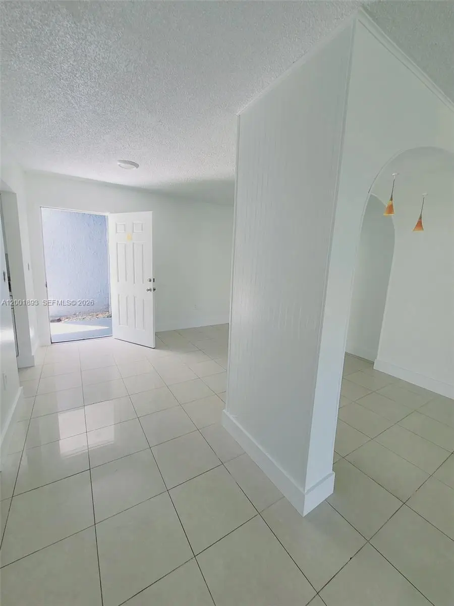 9375 Fontainebleau Blvd #L107, Miami, FL 33172 - #2