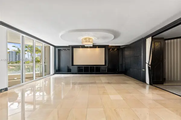 21050 Point Pl #403, Aventura, FL 33180