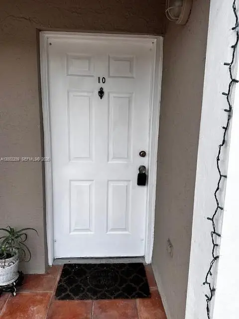 9189 Fontainebleau Blvd #510, Miami, FL 33172 - #2