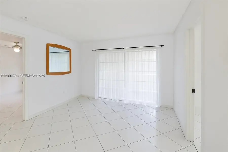 2600 Collins Ave #405, Miami Beach, FL 33140 - #3