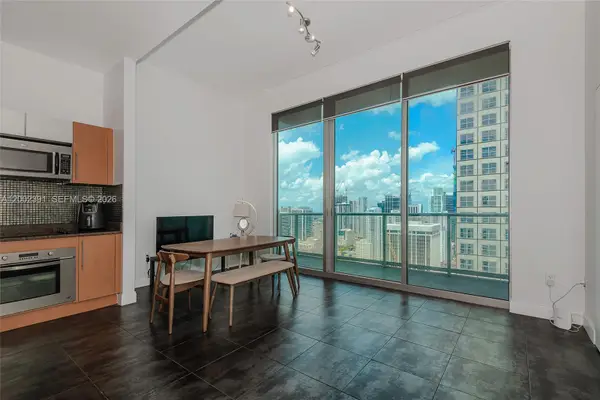 300 S Biscayne Blvd #PH-3903, Miami, FL 33131