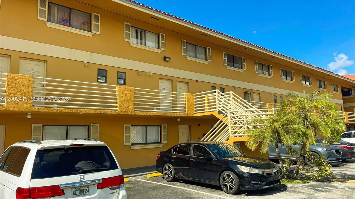 180 Royal Palm Rd #216, Hialeah Gardens, FL 33016 - #1