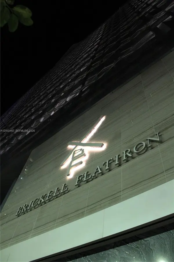 1000 Brickell Plz #1906, Miami, FL 33131