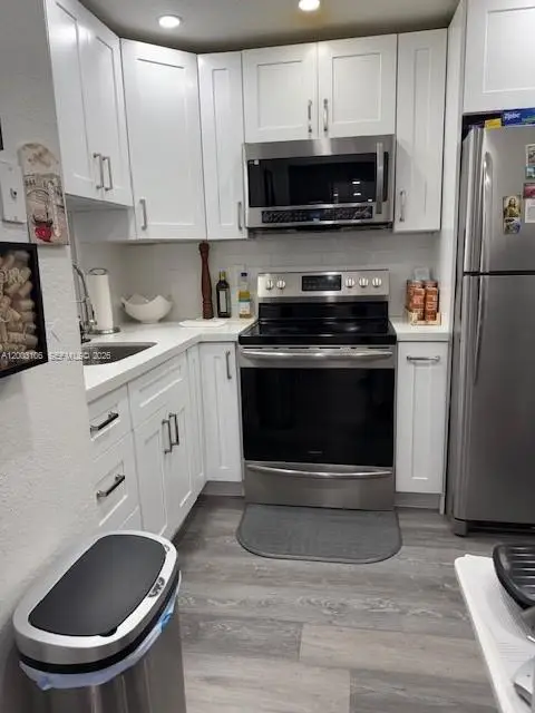 9350 Fontainebleau Blvd #413, Miami, FL 33172