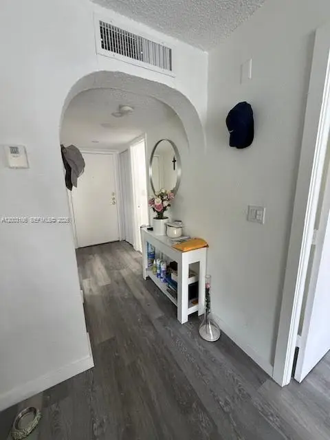 9350 Fontainebleau Blvd #413, Miami, FL 33172 - #3