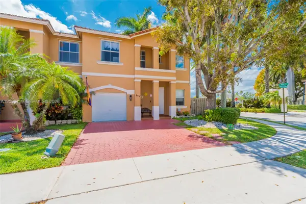 846 NW 135th Ter, Pembroke Pines, FL 33028